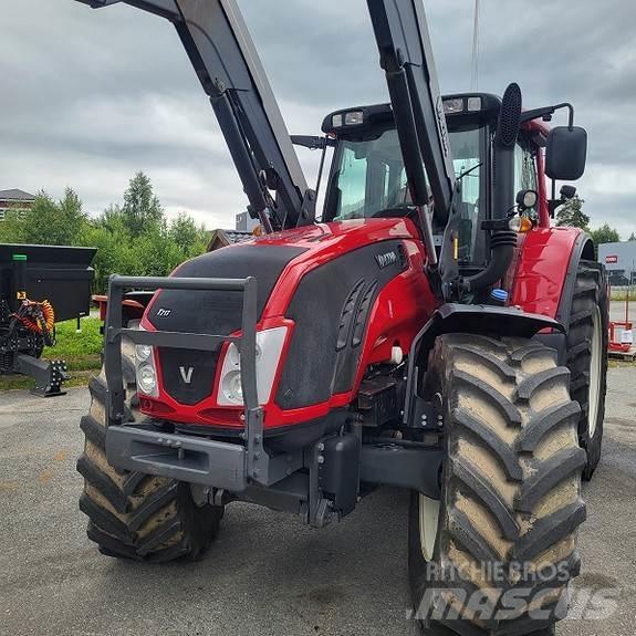 Valtra T213 VERSU Traktoren