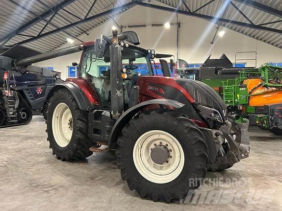 Valtra T234 Traktoren