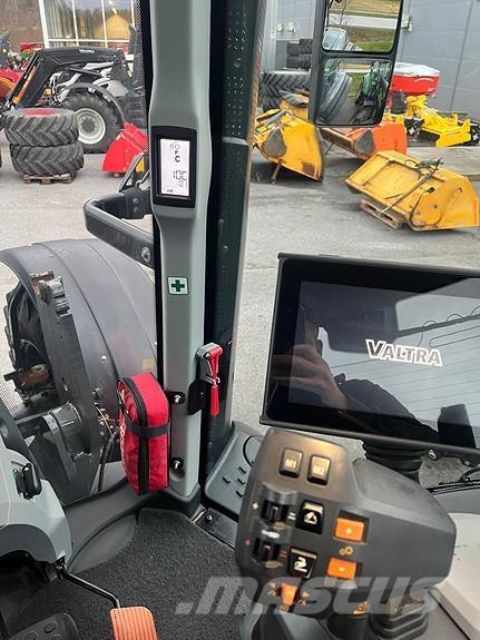 Valtra T234D Traktoren