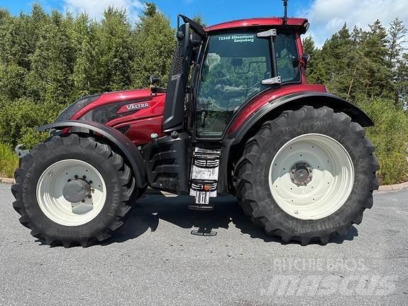 Valtra T234D Traktoren