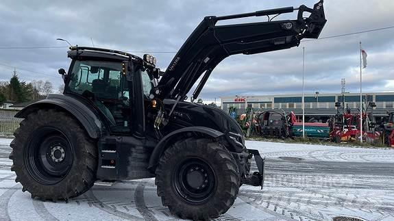 Valtra T235 Traktoren