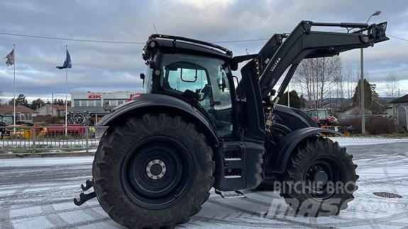 Valtra T235 Traktoren