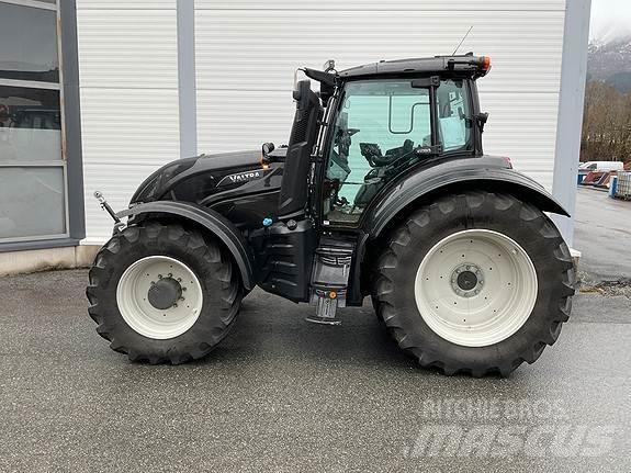 Valtra T235D Traktoren