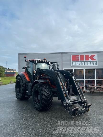 Valtra T235D Traktoren