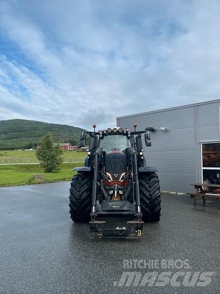 Valtra T235D Traktoren