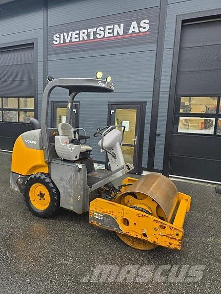 Volvo SD25 Strassenfertiger