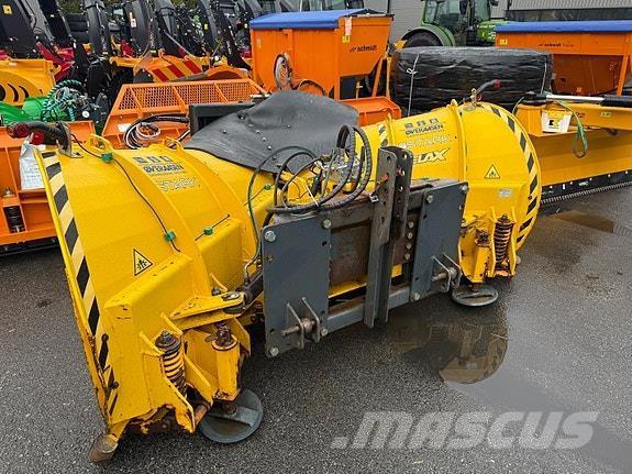   Schneeschilde und -pflüge