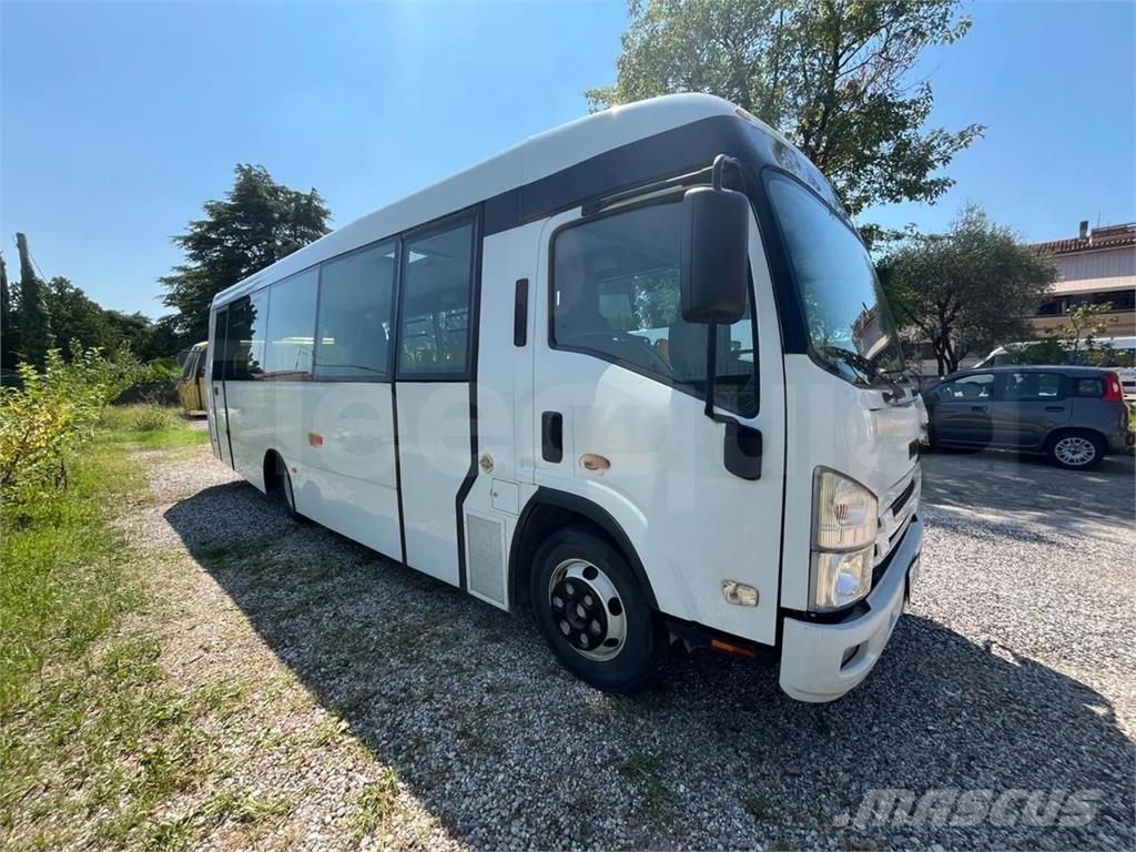 Isuzu P65 Schulbusse
