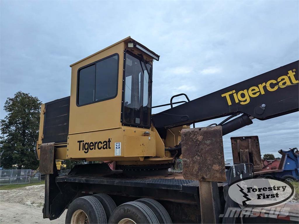 Tigercat 234B Gelenkausleger Lader