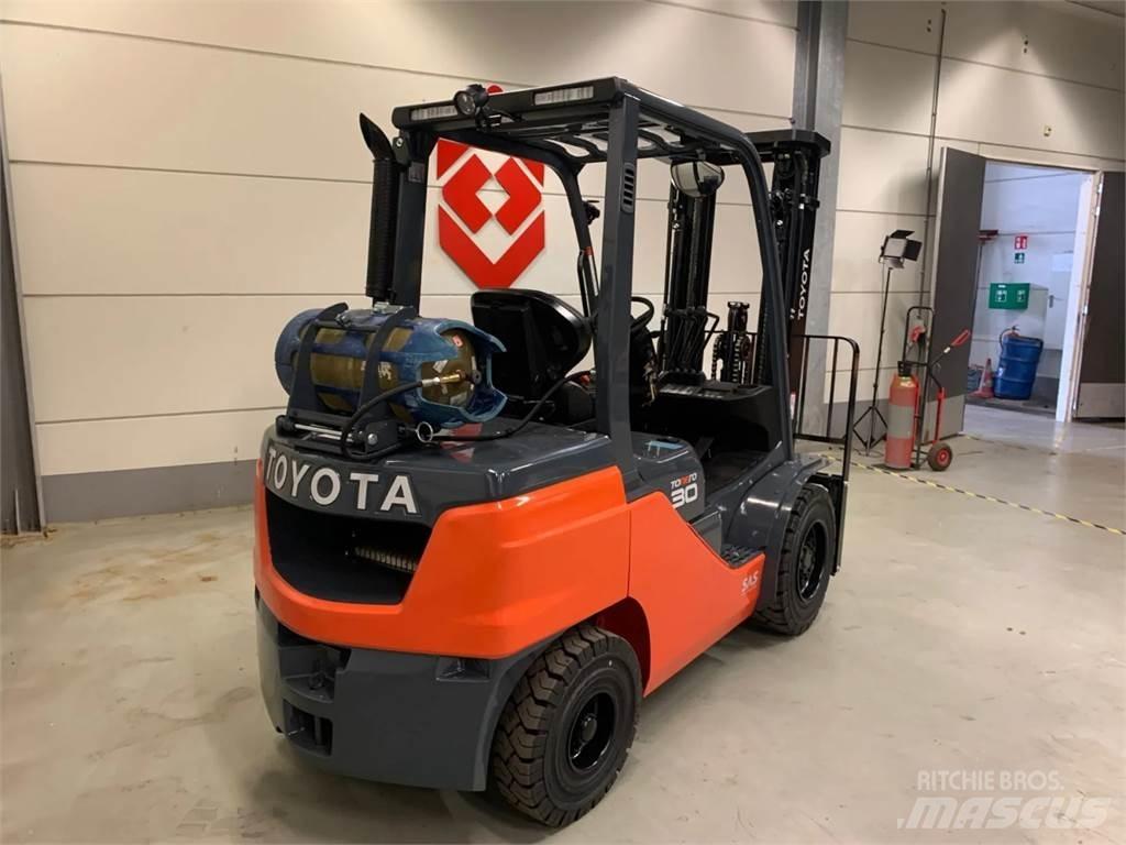 Toyota 02-8FGF30 Gasstapler