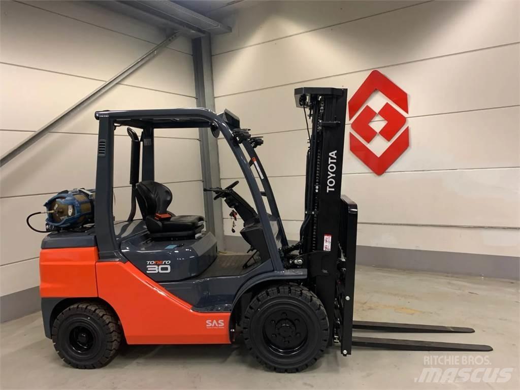 Toyota 02-8FGF30 Gasstapler