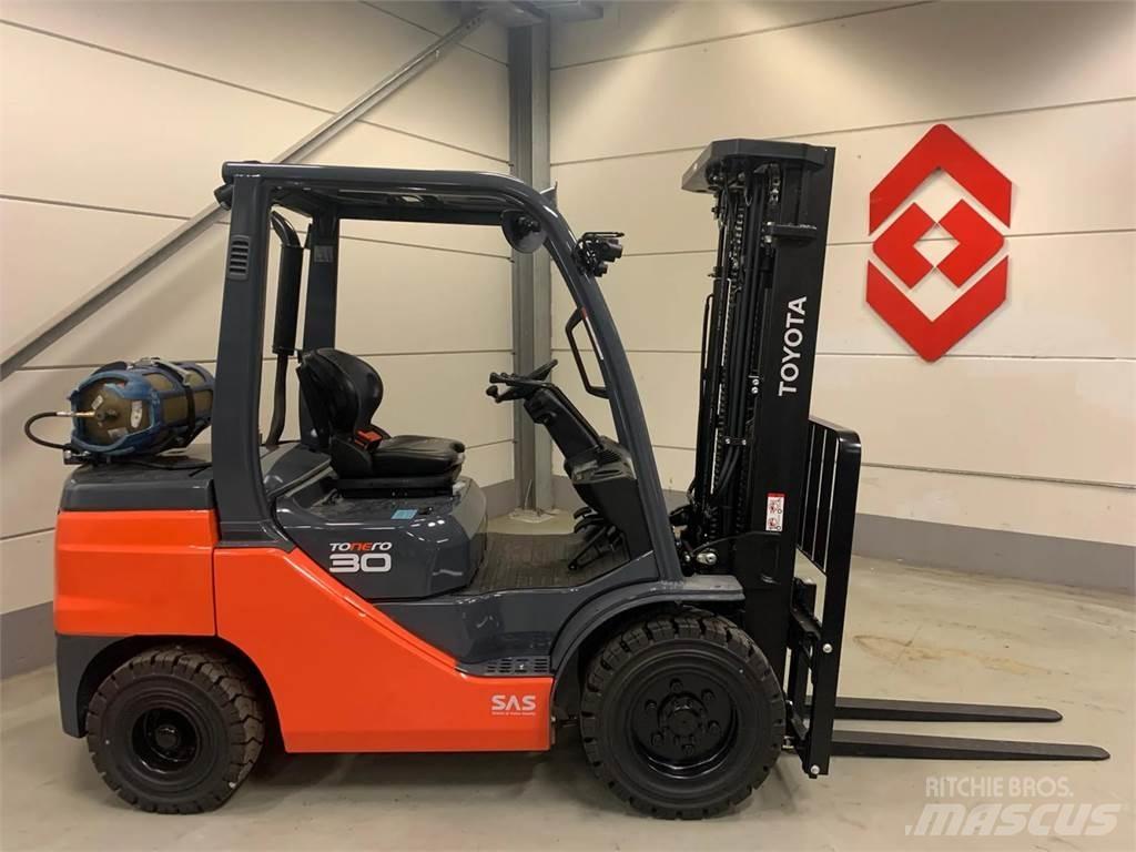 Toyota 02-8FGF30 Gasstapler