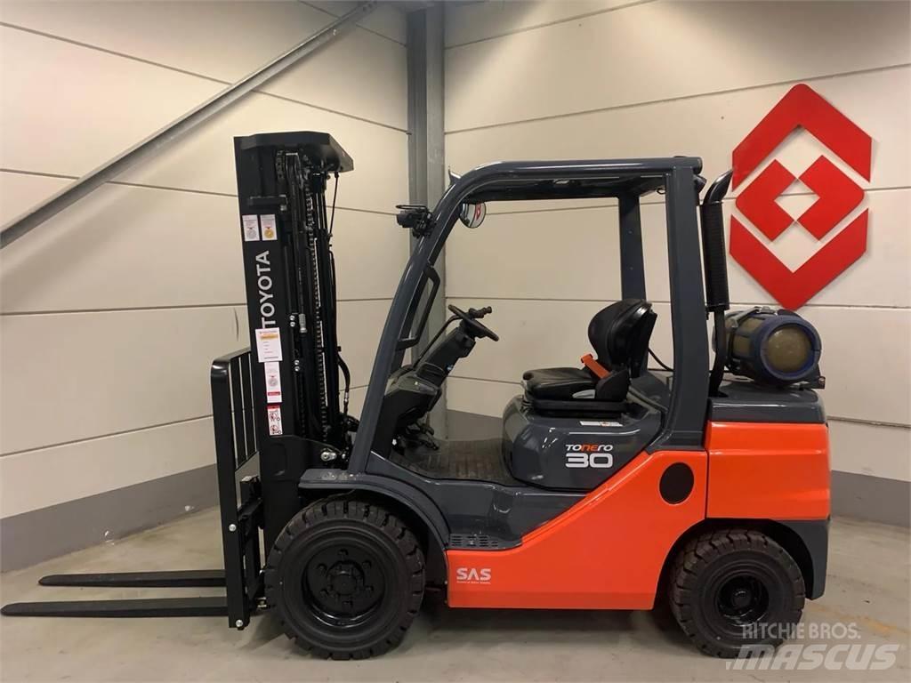 Toyota 02-8FGF30 Gasstapler