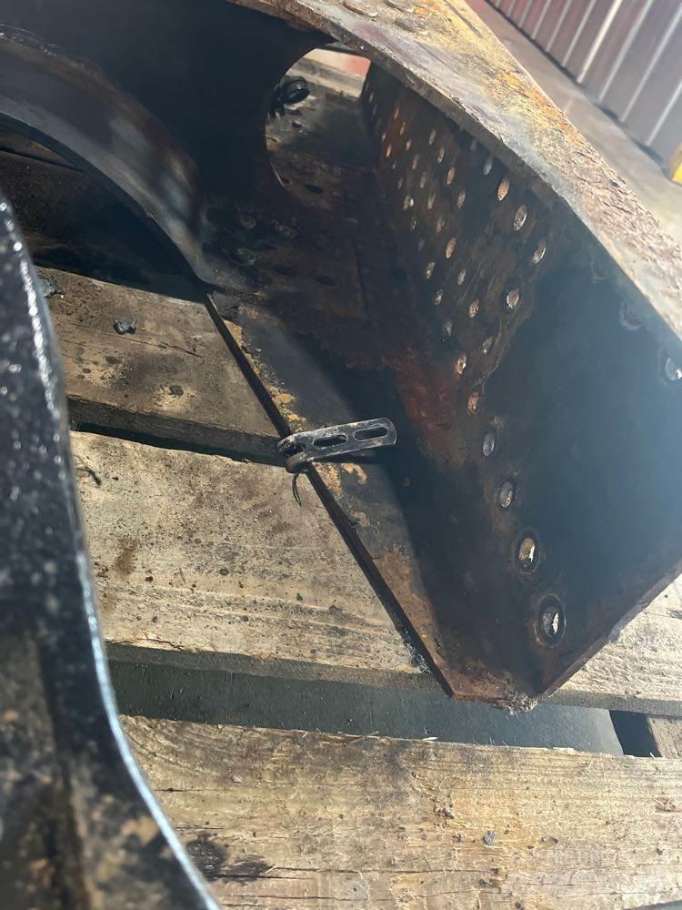 Mack  Chassis