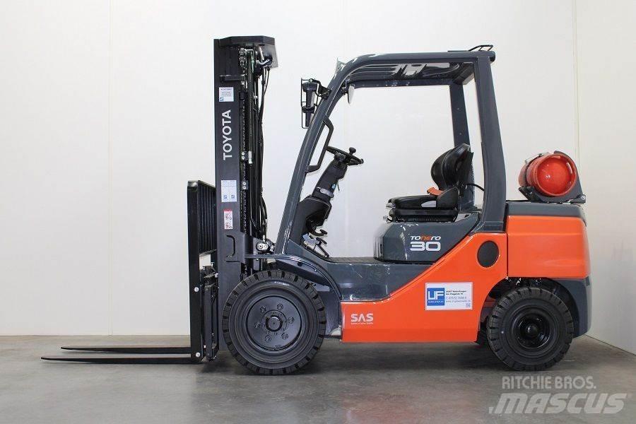 Toyota 02-8FGF30 Gasstapler