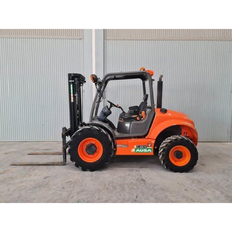 Ausa C250H Geländestapler