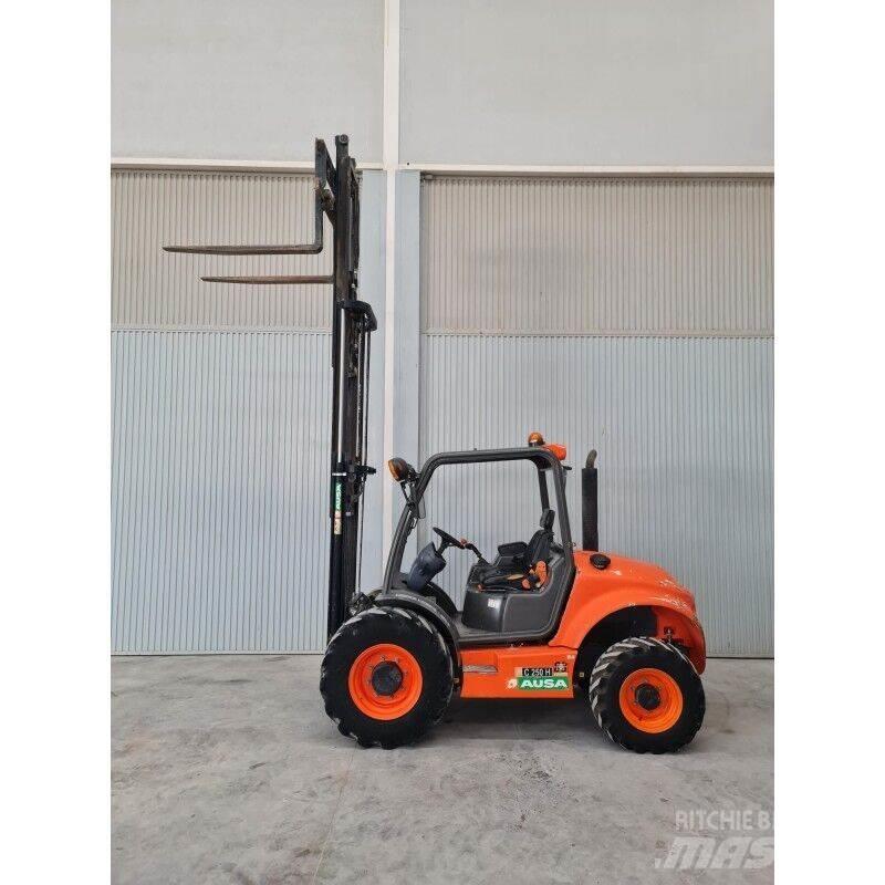 Ausa C250H Geländestapler