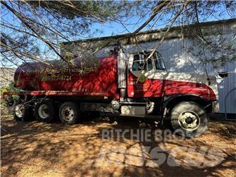 Volvo VNL Löschfahrzeuge