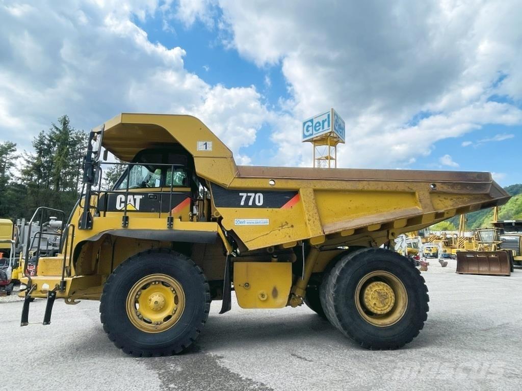 CAT 770 Dumper - Knickgelenk