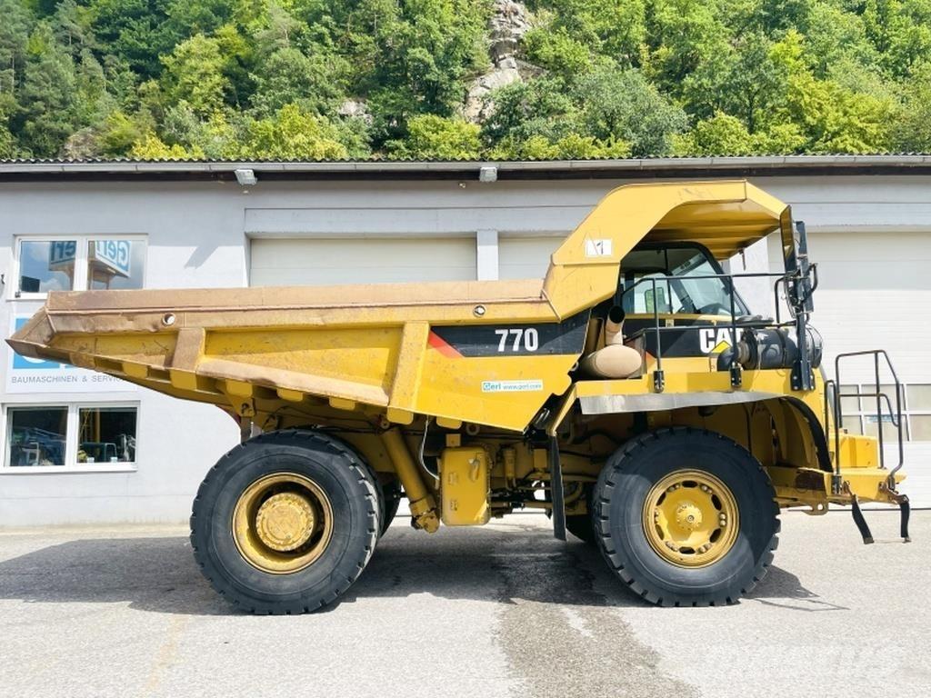 CAT 770 Dumper - Knickgelenk
