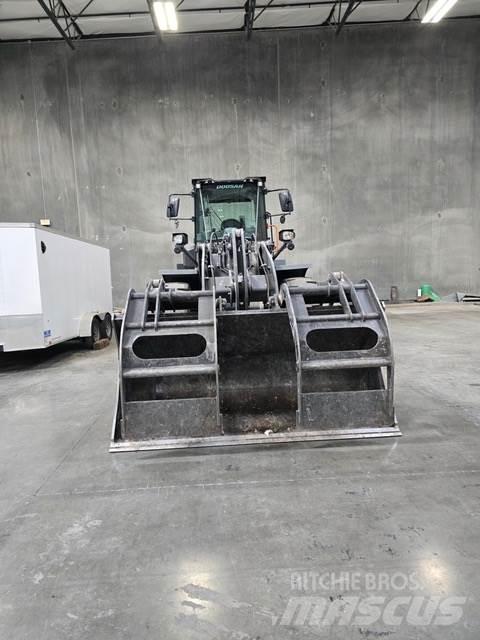 Doosan DL250-7 Radlader