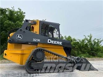John Deere 323E Kompaktlader