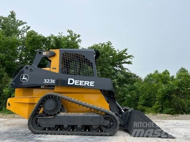 John Deere 323E Kompaktlader