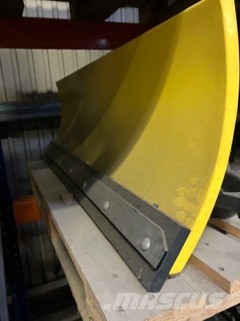 John Deere  Schneeschilde und -pflüge