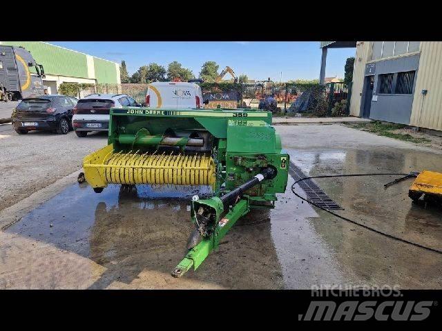 John Deere 359 Quaderpressen