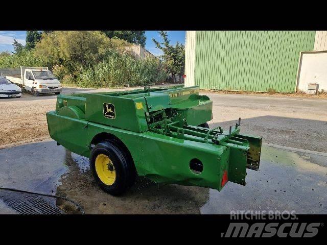 John Deere 359 Quaderpressen