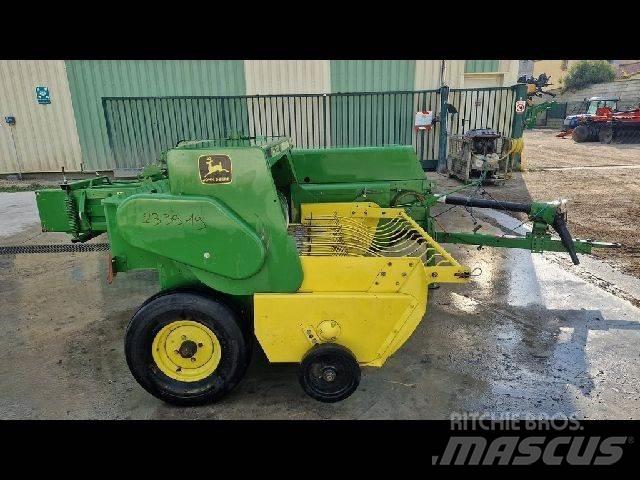 John Deere 359 Quaderpressen