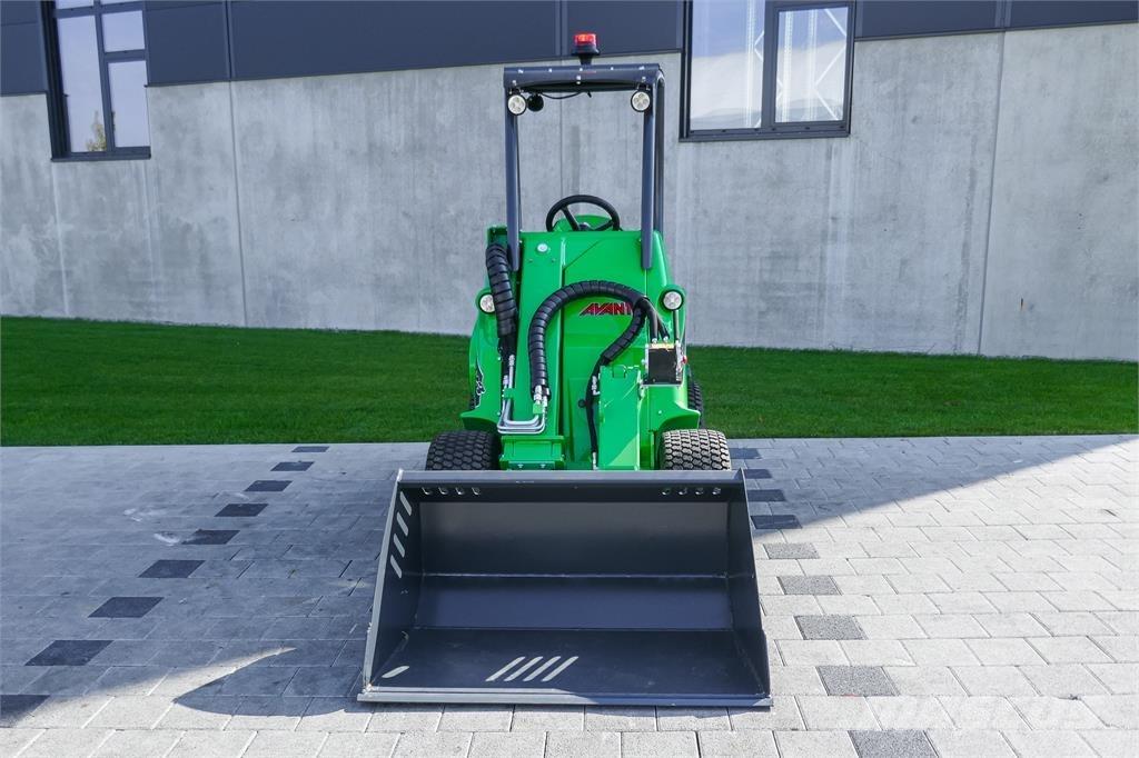 Avant M 423 Minibagger < 7t