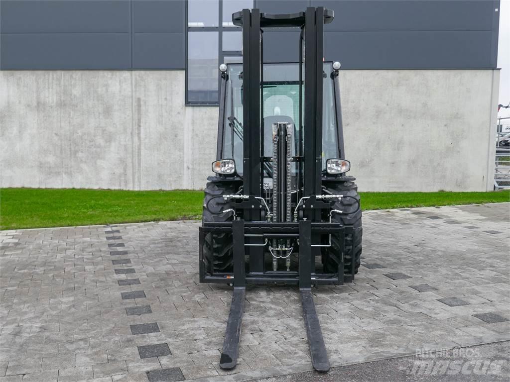 Manitou MC 30-4 Geländestapler