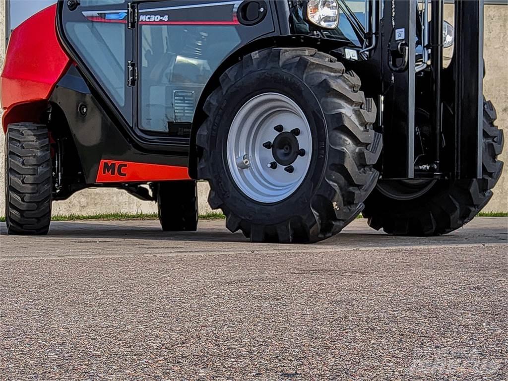 Manitou MC 30-4 Geländestapler