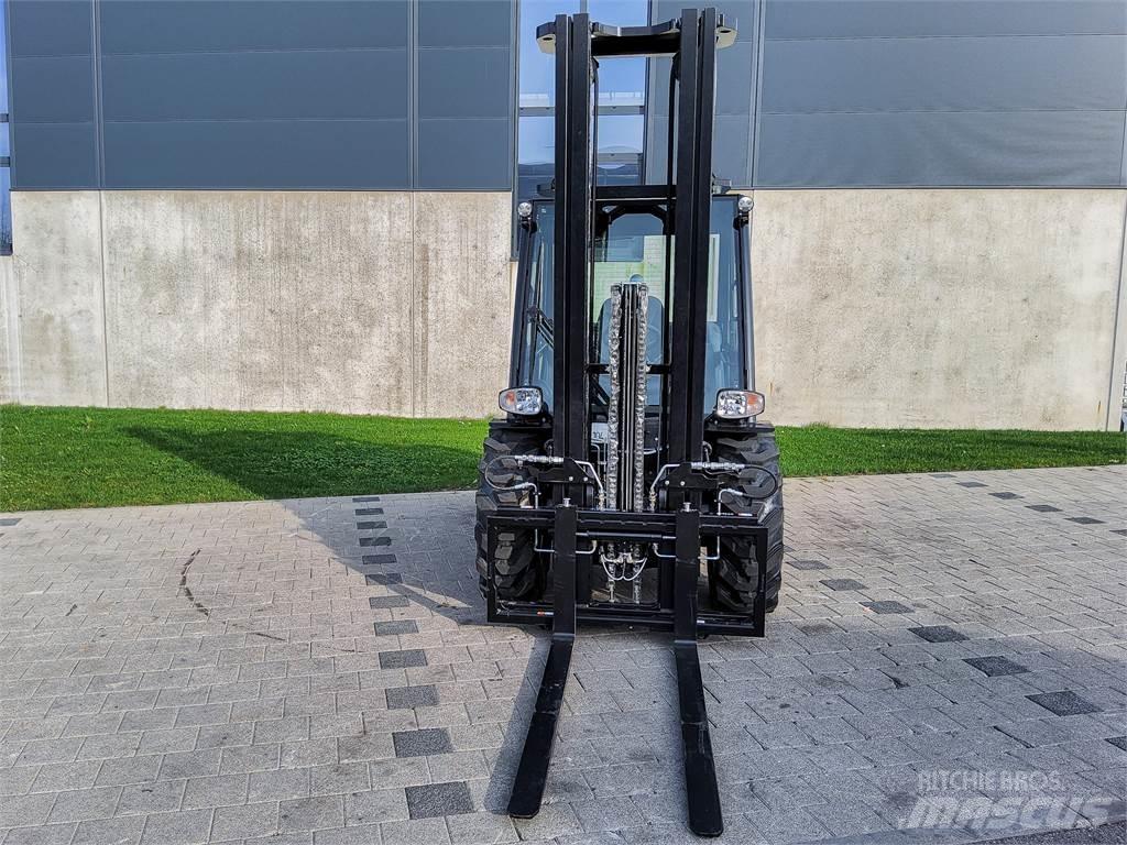 Manitou MC 30-4 Geländestapler