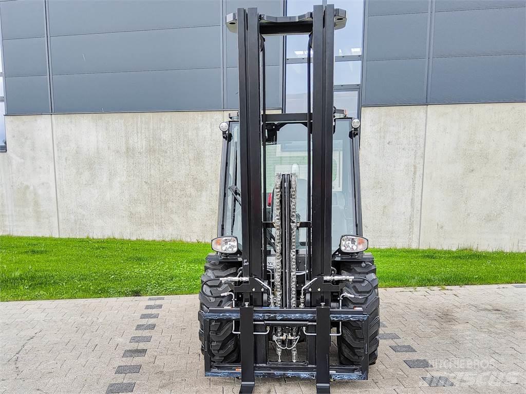 Manitou MC 30-4 Geländestapler