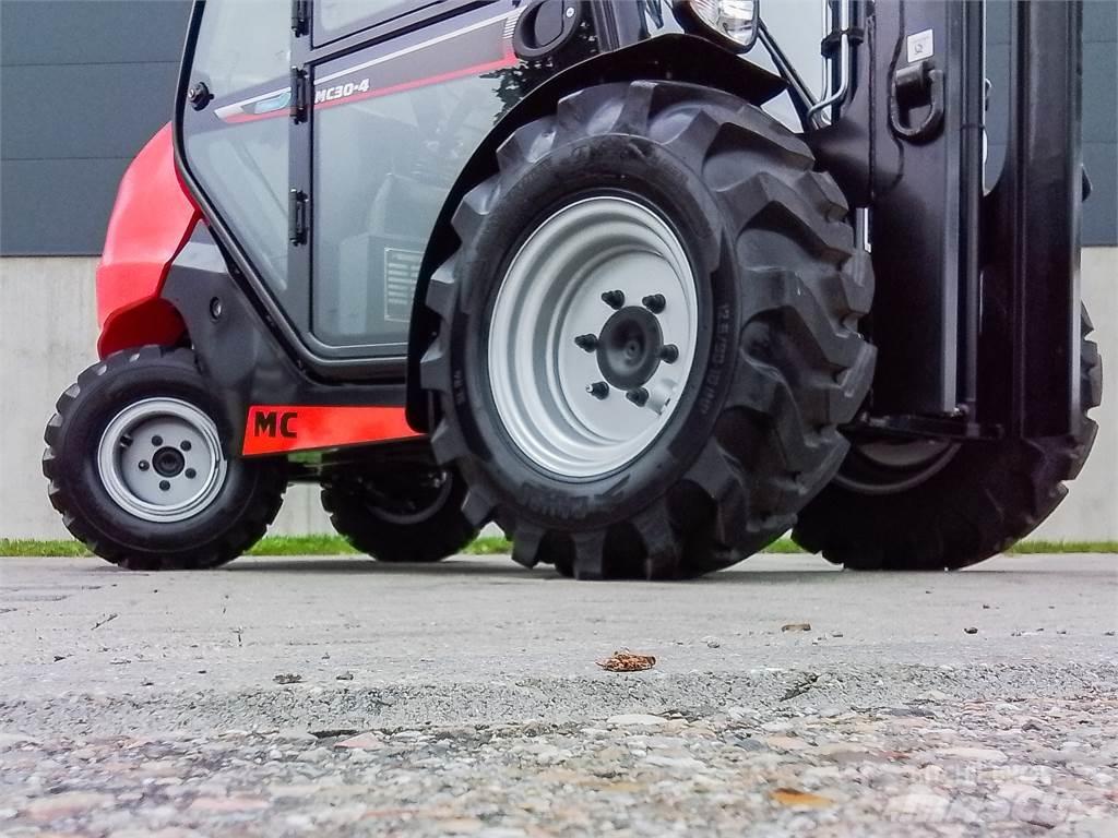 Manitou MC 30-4 Geländestapler