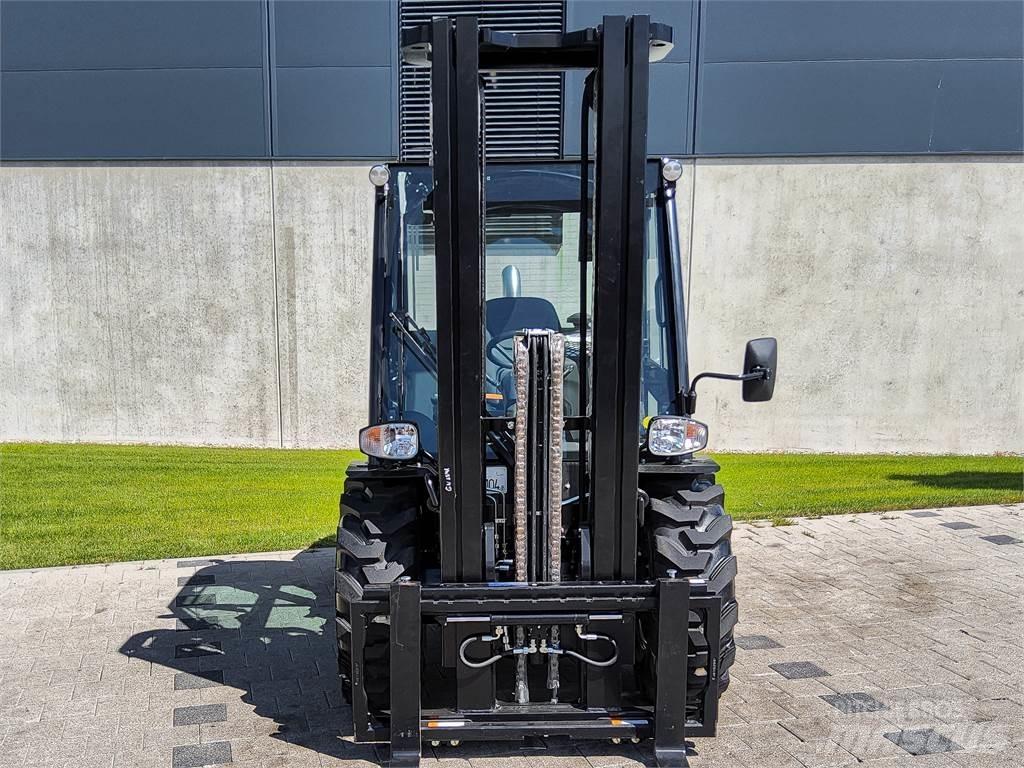 Manitou MC 30-4 Geländestapler
