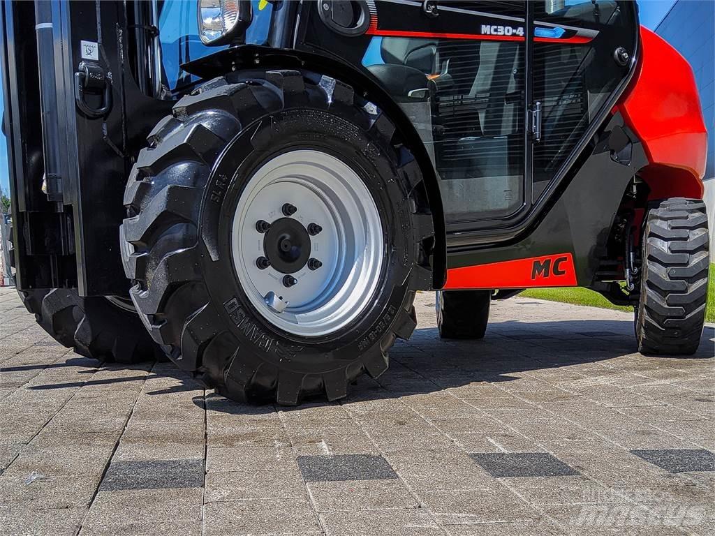 Manitou MC 30-4 Geländestapler