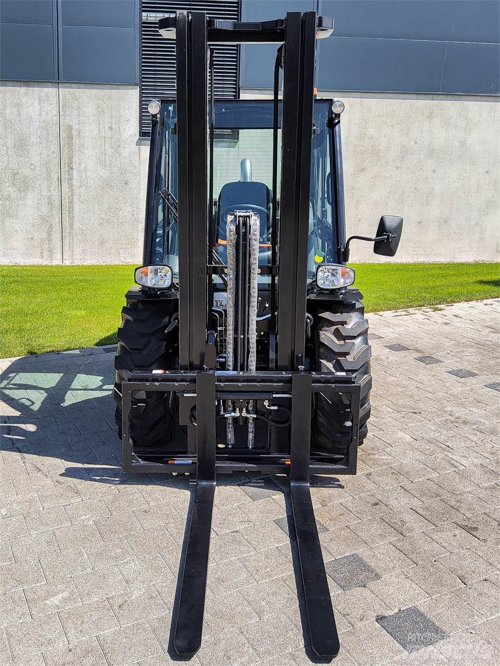 Manitou MC 30-4 Geländestapler