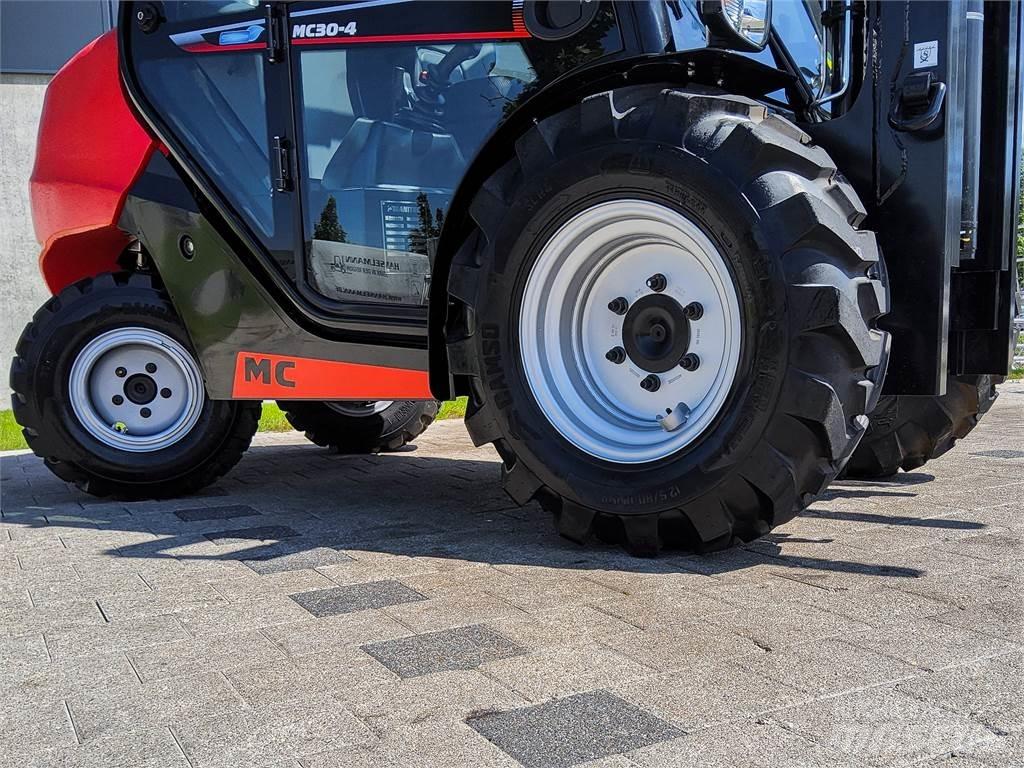 Manitou MC 30-4 Geländestapler