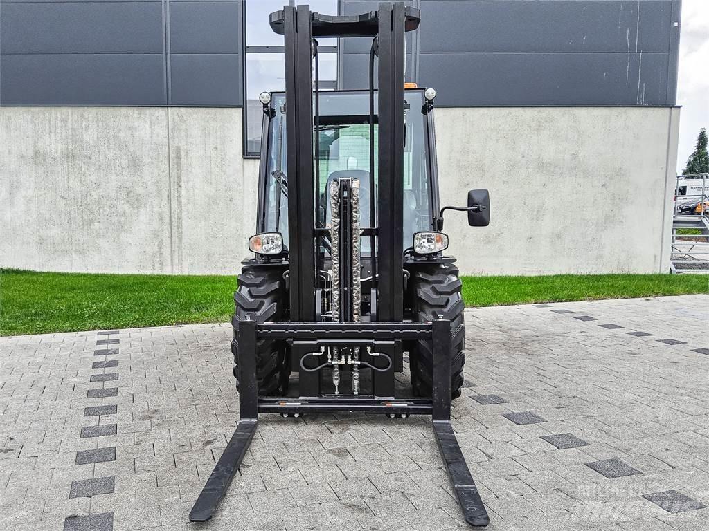 Manitou MC 30-4 Geländestapler