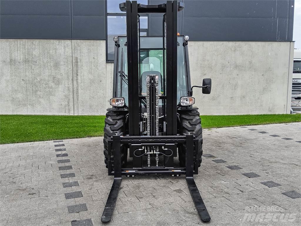 Manitou MC 30-4 Geländestapler