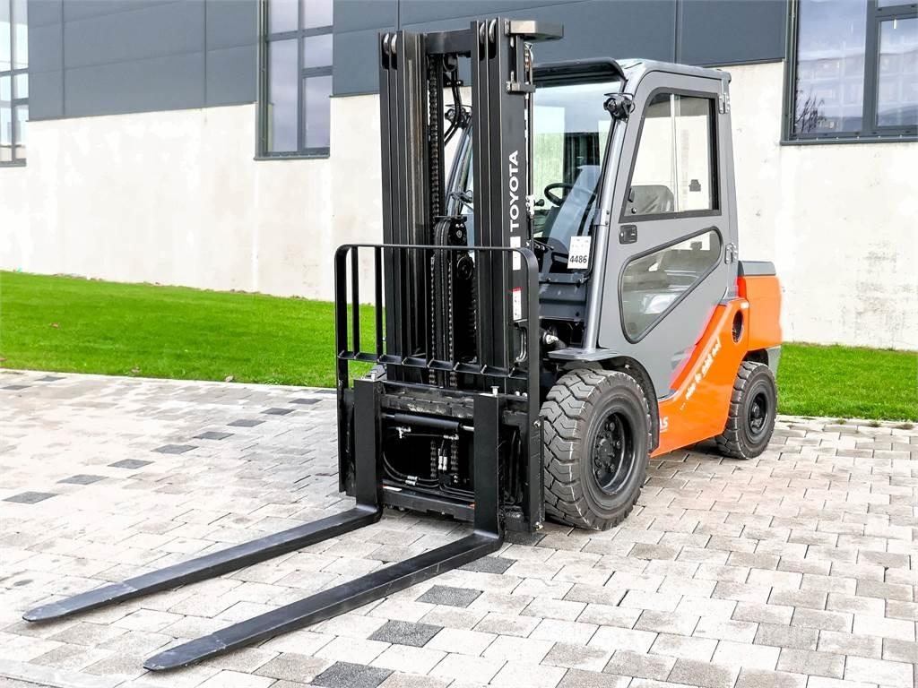 Toyota 52-8FDJF35 Dieselstapler