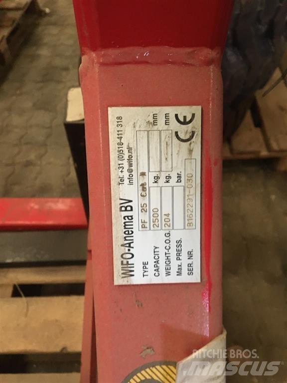 Wifo PF 25 Hoflader