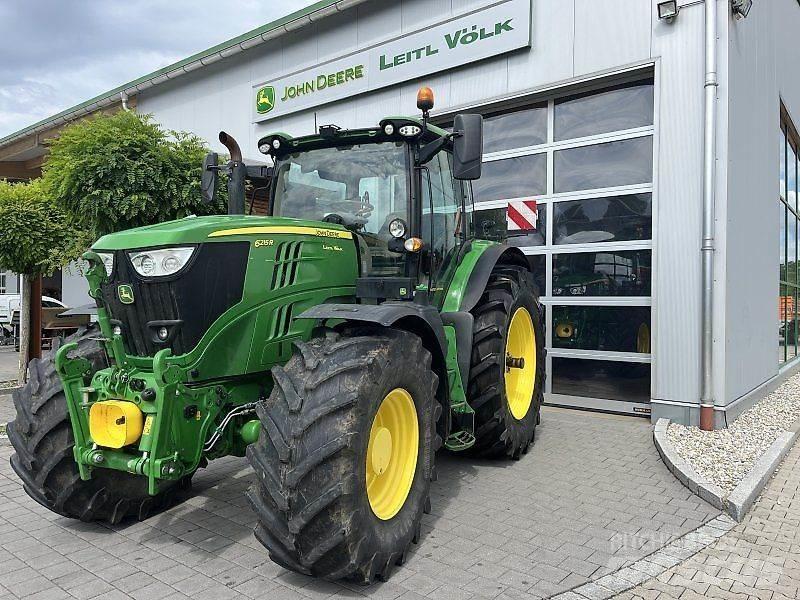John Deere 6215R Traktoren