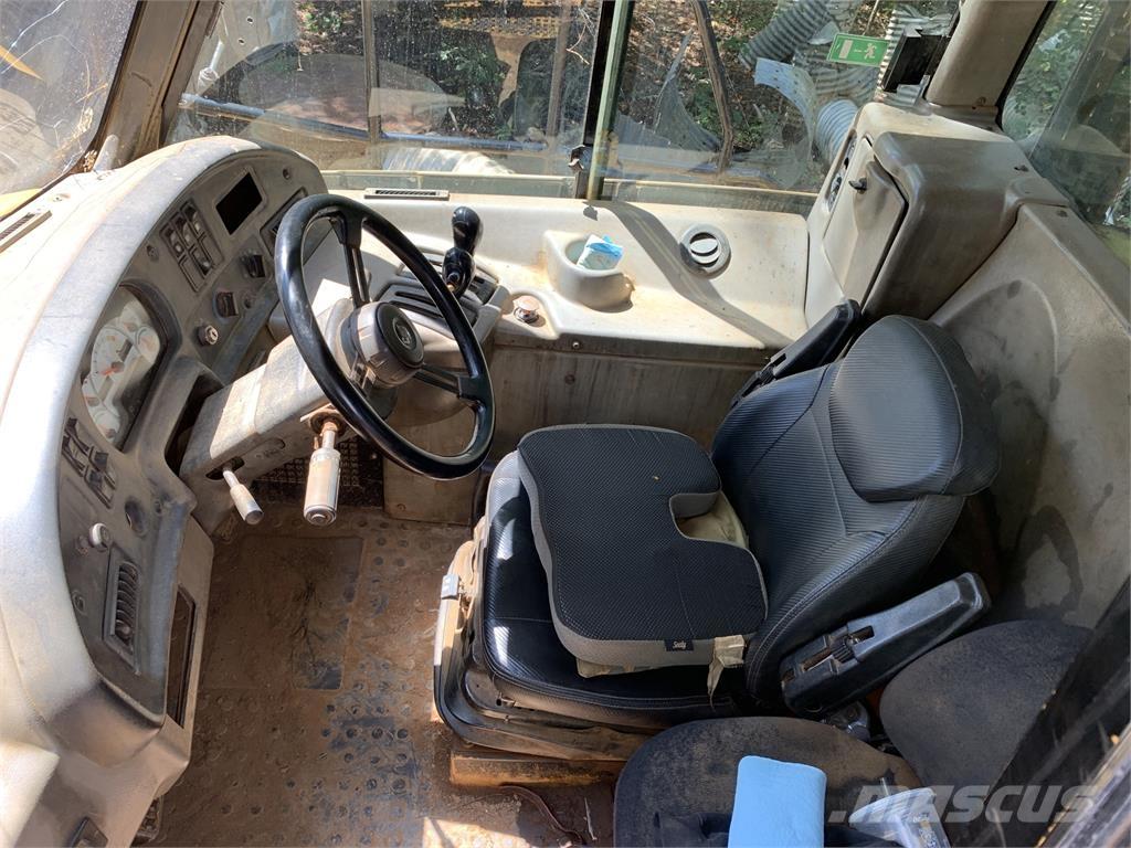 CAT 725 Sonstige Baumaschinen