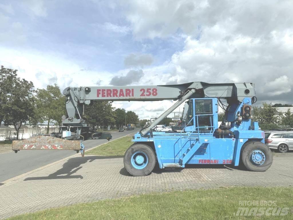 CVS Ferrari F258.6 Reach-Stacker
