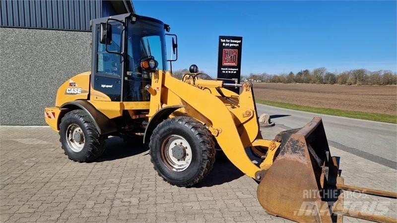 CASE 321D Radlader