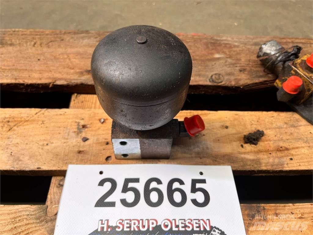 CAT 323D accumulator Hydraulik